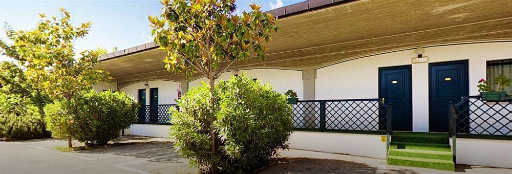 Hotel Santacroce Meeting Sulmona Exterior photo
